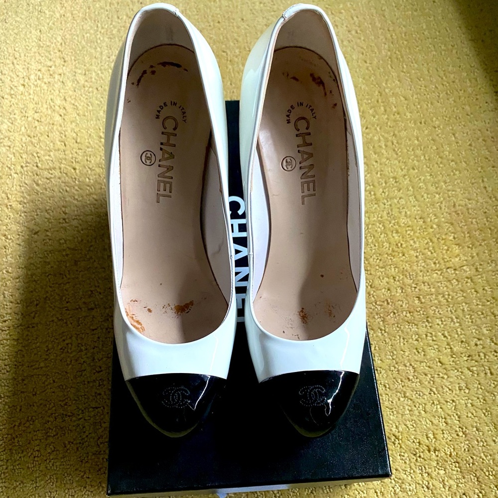 Authentic Chanel interlocking patent heels